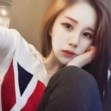 吴艳妮晒入学照，又被骂上了热搜第一，网友：这是学生该有的样子吗？